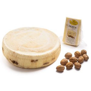 Caciotta d’Aviano alle Noci
