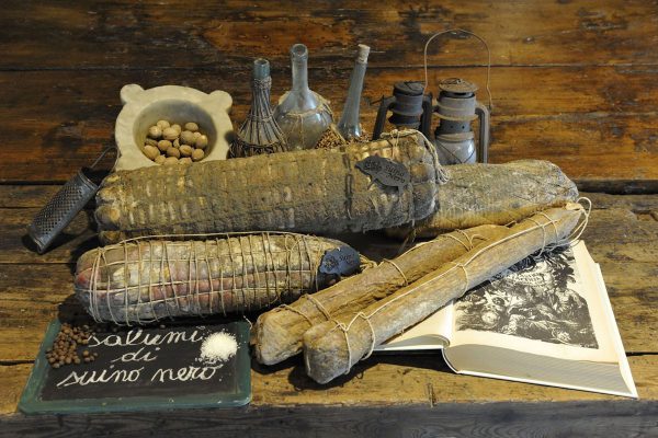 Salame di Suino Nero di Parma Salame di Suino Nero di Parma